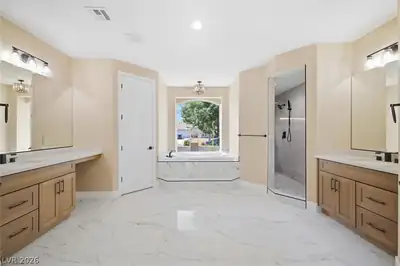 4841 East Stoneham Street, Pahrump, NV 89061 Primary Bathroom