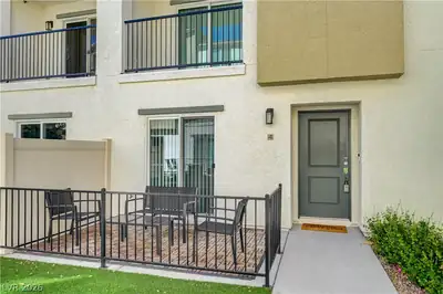 12328 Golden Wreath Road 4 Entry