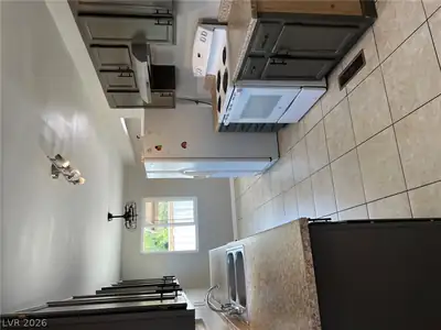 5713 Idle Avenue Kitchen