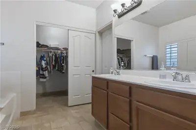 3255 Lubec Valley Lane, Henderson, NV 89074 Primary Bathroom