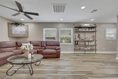 2715 East Hacienda Avenue Living Room