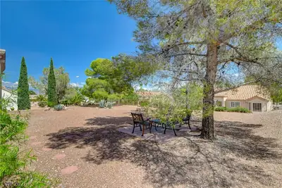 3104 Hayden Court Yard