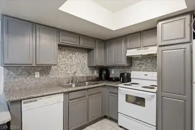 6148 Camino De Rosa Drive, Las Vegas, NV 89108 Kitchen