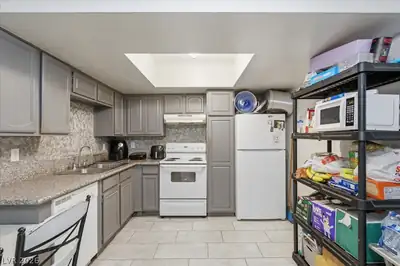 6148 Camino De Rosa Drive, Las Vegas, NV 89108 Kitchen