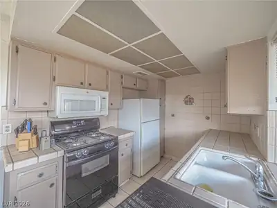 1370 Vegas Valley Drive 43 Kitchen