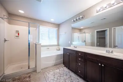 6932 Yellow Cosmos Avenue, Las Vegas, NV 89130 Primary Bathroom