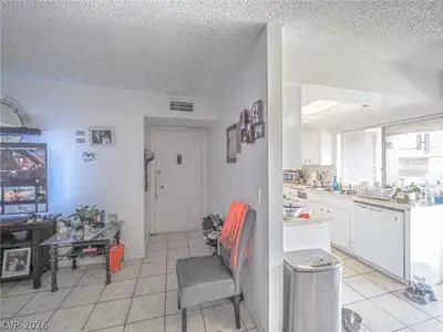 1370 Vegas Valley Drive 44 Kitchen