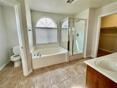 8912 Snowtrack Avenue, Las Vegas, NV 89149 Primary Bathroom