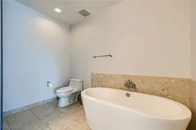 4525 Dean Martin Drive 2001 Primary Bathroom