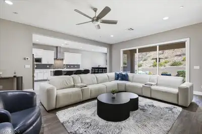 10 Via Tiberina, Henderson, NV 89011 Living Room