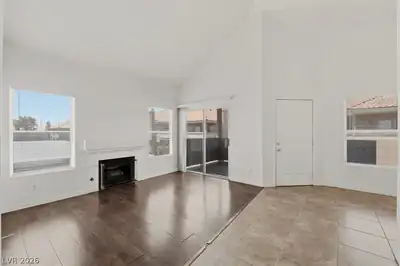 5125 West Reno Avenue 2010 Living Room