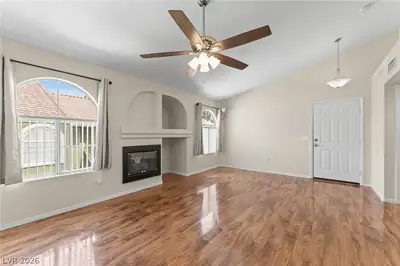 7950 West Flamingo Road 2142 Living Room
