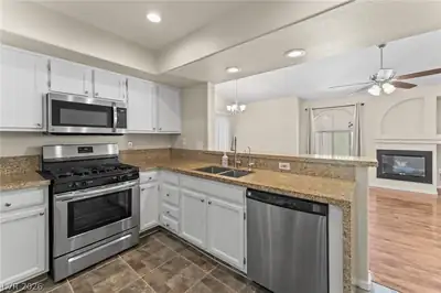7950 West Flamingo Road 2142 Kitchen