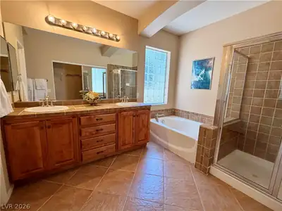 9230 Sapphire Hills Court, Henderson, NV 89074 Primary Bathroom