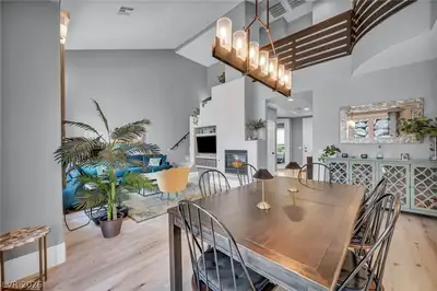 23 Cerchio Basso, Henderson
