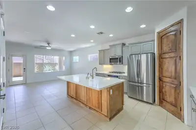 10489 Rusty Railroad Avenue Kitchen