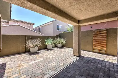 10489 Rusty Railroad Avenue Patio