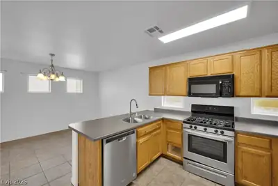 6889 Graceful Cloud Avenue, Henderson, NV 89011 Kitchen