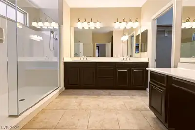 2668 Bad Rock Circle, Henderson, NV 89052 Primary Bathroom