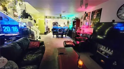 6250 West Flamingo Road 133 Living Room