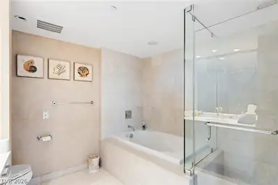 322 Karen Avenue 4504 Primary Bathroom