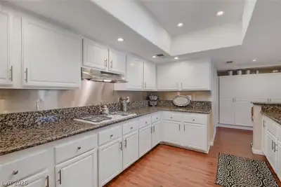 3102 La Mancha Way, Henderson, NV 89014 Kitchen