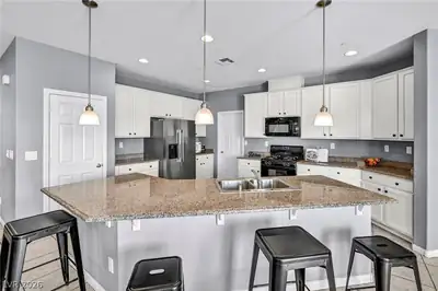 193 Tuscan Shadow Street, Henderson, NV 89012 Kitchen