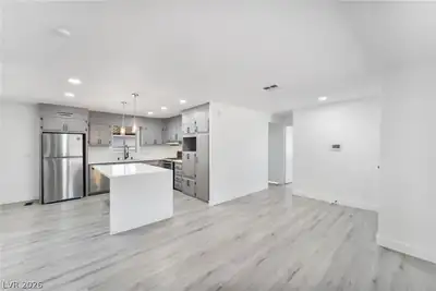 5235 Sir James Way, Las Vegas, NV 89110 Kitchen