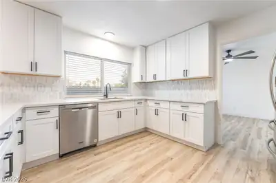 3990 Coolcrest Court, Las Vegas, NV 89103 Kitchen