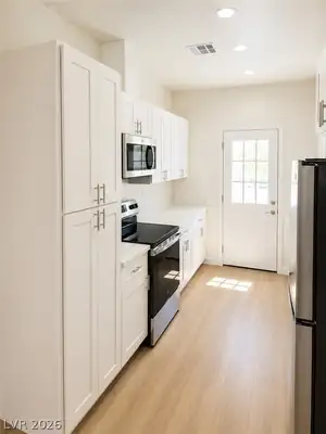 1701 Sycamore Avenue A Kitchen