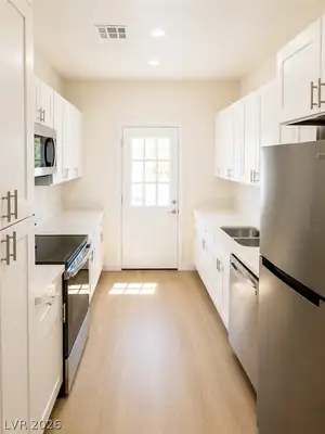 1701 Sycamore Avenue A Kitchen