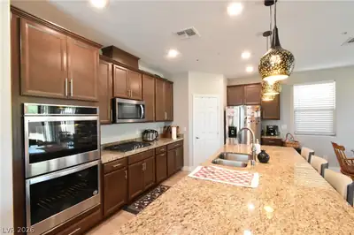 12528 Oregon Cherry Avenue Kitchen