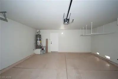 1912 Sierra Hills Way, Las Vegas, NV 89128 Garage