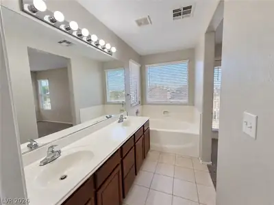 4520 Grand Rock Drive, North Las Vegas, NV 89081 Primary Bathroom