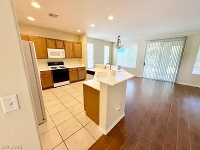 4438 Regalo Bello Street Kitchen