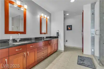 4525 Dean Martin Drive 3207 Primary Bathroom