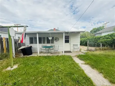 825 Canyon Street Patio