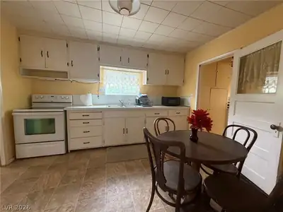 825 Canyon Street Kitchen
