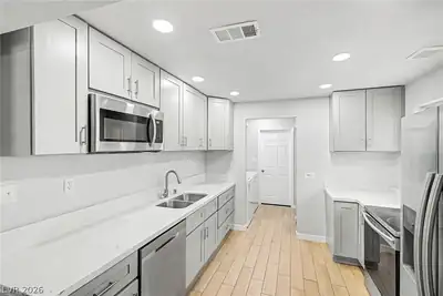 4000 Fortune Avenue, Las Vegas, NV 89107 Kitchen