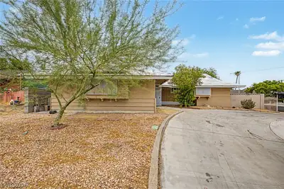 4000 Fortune Avenue, Las Vegas, NV 89107 Front of Structure