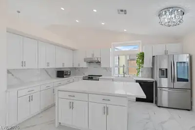 2660 Rosanna Street, Las Vegas, NV 89117 Kitchen