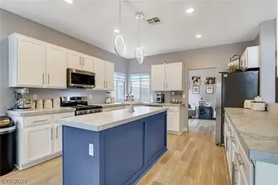 8284 Aurora Peak Avenue Kitchen