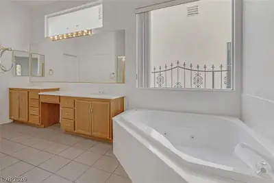 3131 Surf Spray Street, Las Vegas, NV 89117 Primary Bathroom
