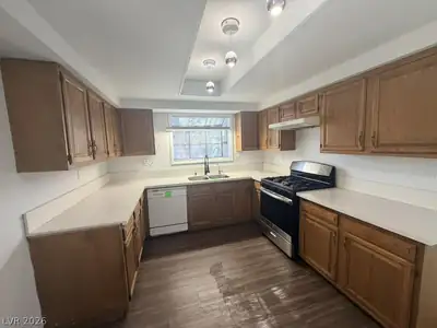 3940 Edgemoor Way, Las Vegas, NV 89121 Kitchen