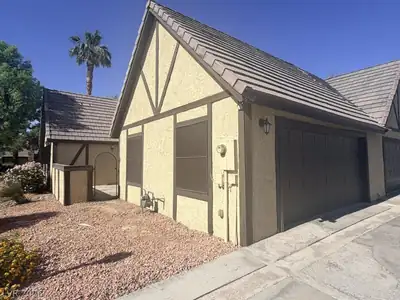 3940 Edgemoor Way, Las Vegas, NV 89121 Front of Structure