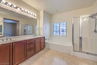 8229 Sawmill Falls Street, North Las Vegas, NV 89085 Primary Bathroom