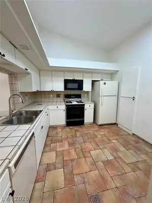 5204 Las Cruces Drive Kitchen