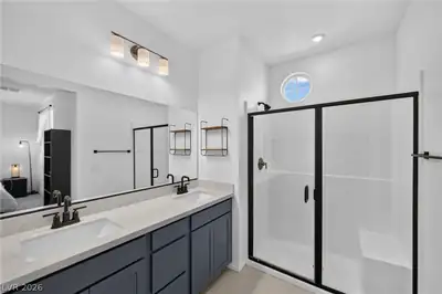 826 Royal Beekman Street, Henderson, NV 89011 Primary Bathroom