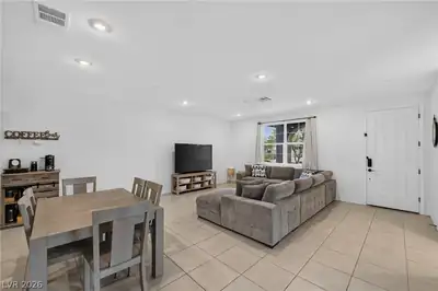 826 Royal Beekman Street, Henderson, NV 89011 Living Room