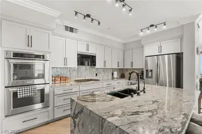 2555 Hampton Road 3309, Henderson, NV 89052 Kitchen